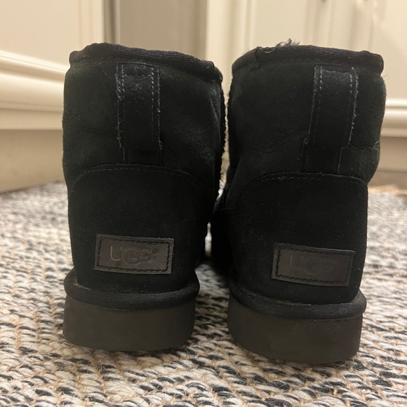 Black Classic Ugg Mini 2 - Picture 4 of 4